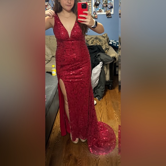Alikey Mermaid red prom dress with slit - Picture 3 of 3